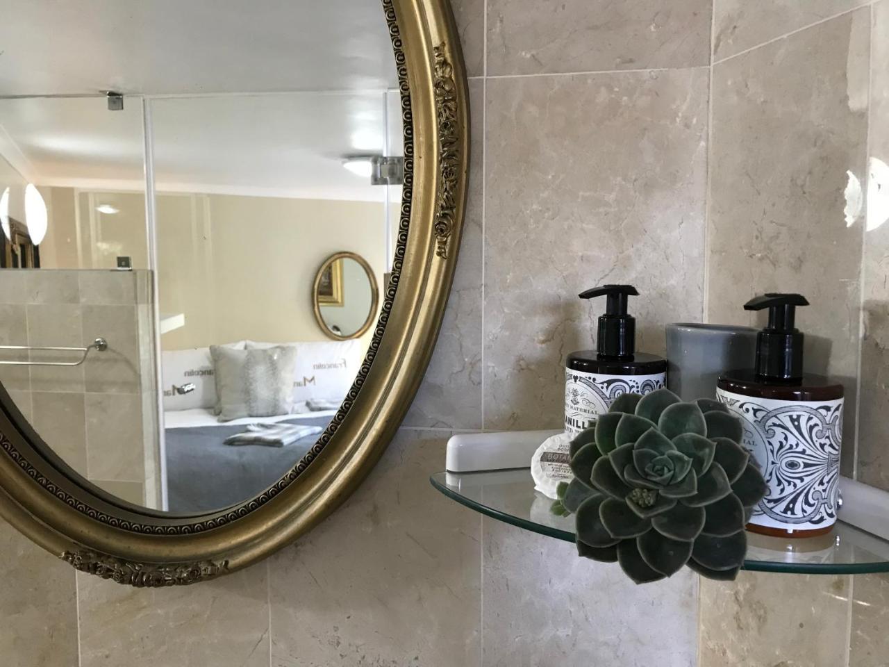 Francolin Manor Bed & Breakfast Hermanus Bagian luar foto