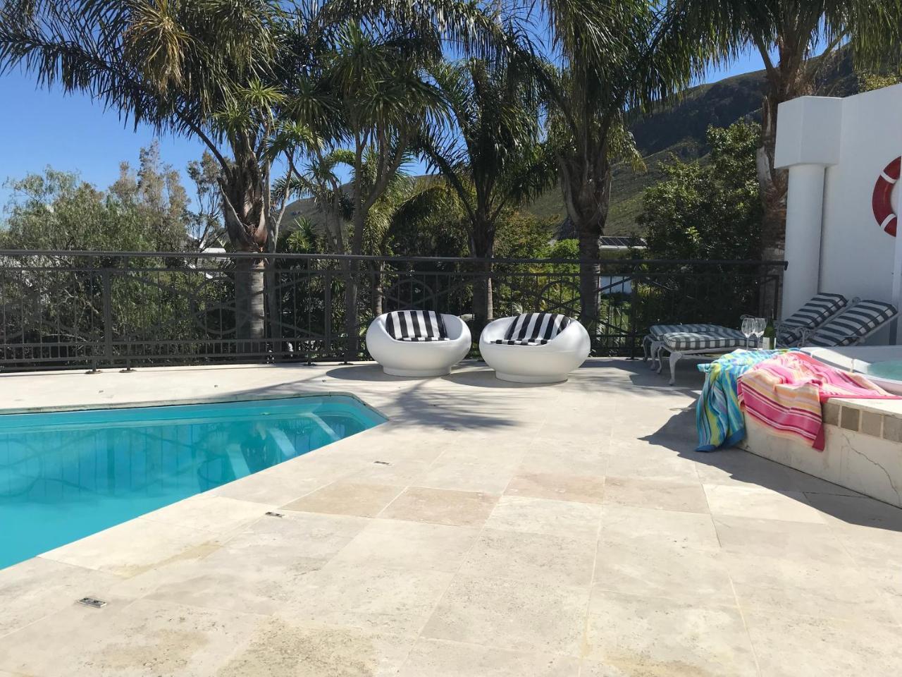 Francolin Manor Bed & Breakfast Hermanus Bagian luar foto