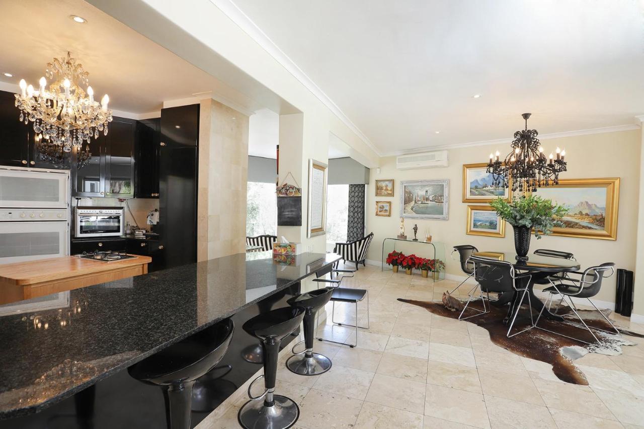 Francolin Manor Bed & Breakfast Hermanus Bagian luar foto