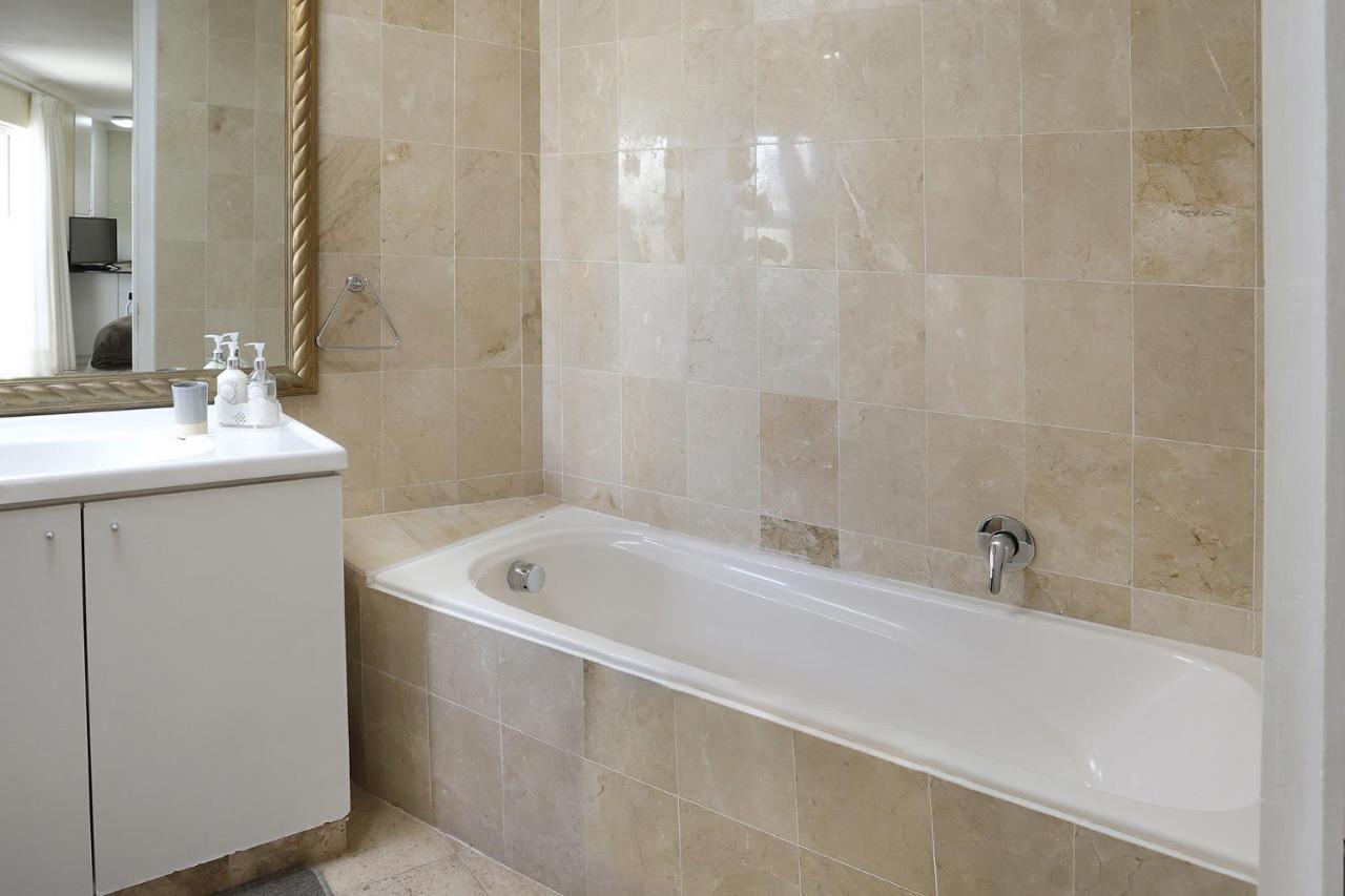 Francolin Manor Bed & Breakfast Hermanus Bagian luar foto
